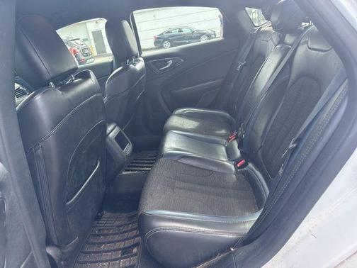 2016 Chrysler 200 S