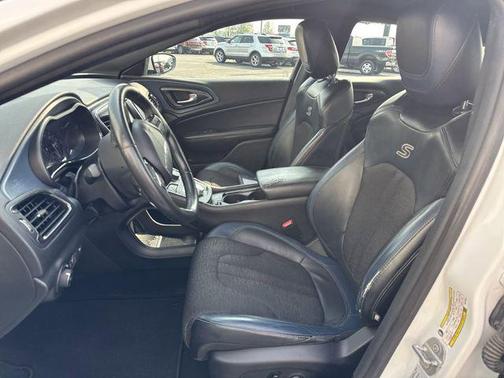 2016 Chrysler 200 S