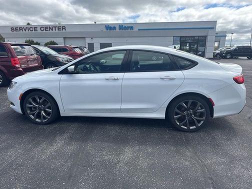 2016 Chrysler 200 S