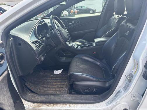2016 Chrysler 200 S