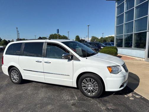 2014 Chrysler Town & Country Touring-L