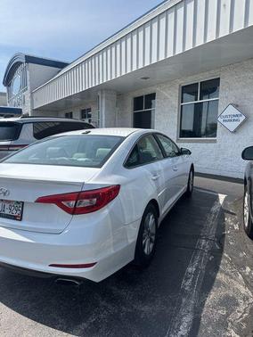 Quartz White Pearl 2016 Hyundai SONATA SE