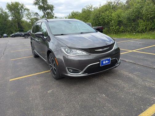 Granite Crystal Metallic Clearcoat 2017 Chrysler Pacifica Touring-L