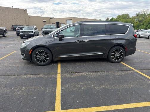 Granite Crystal Metallic Clearcoat 2017 Chrysler Pacifica Touring-L