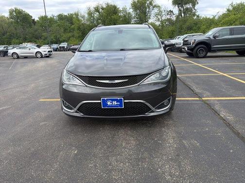 Granite Crystal Metallic Clearcoat 2017 Chrysler Pacifica Touring-L