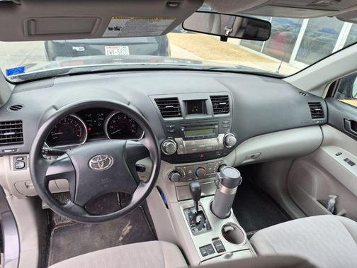 Gray 2012 Toyota Highlander Base