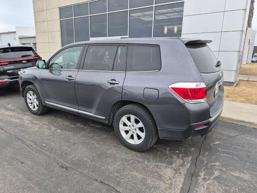 Gray 2012 Toyota Highlander Base
