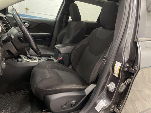 2016 Jeep Cherokee Altitude