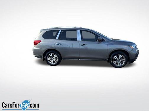 2017 Nissan Pathfinder SL
