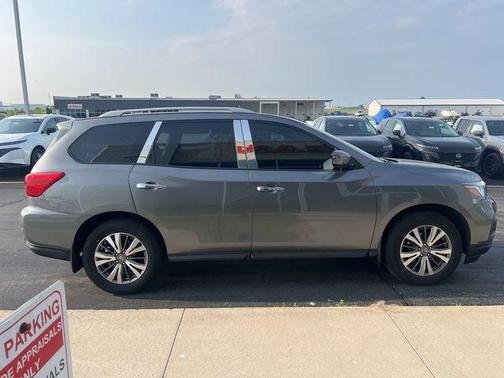 2017 Nissan Pathfinder SL