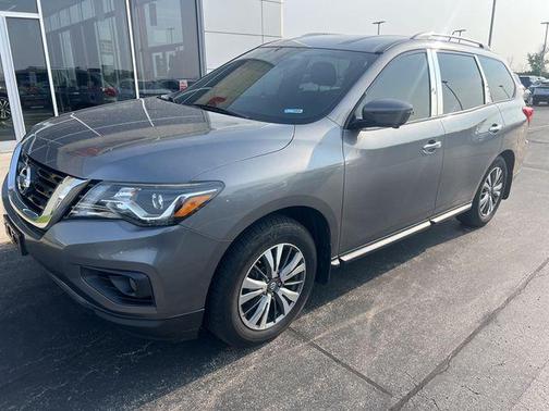 2017 Nissan Pathfinder SL