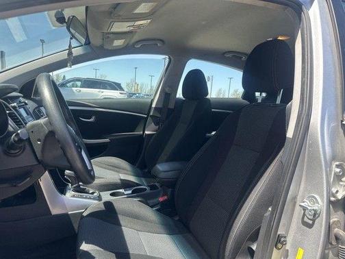 Shimmering Silver 2014 Hyundai Elantra GT Base