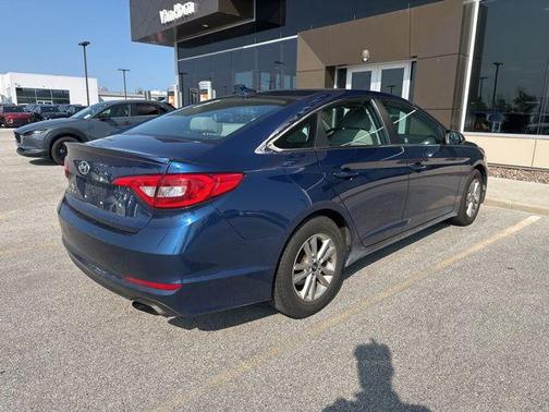 2017 Hyundai SONATA SE