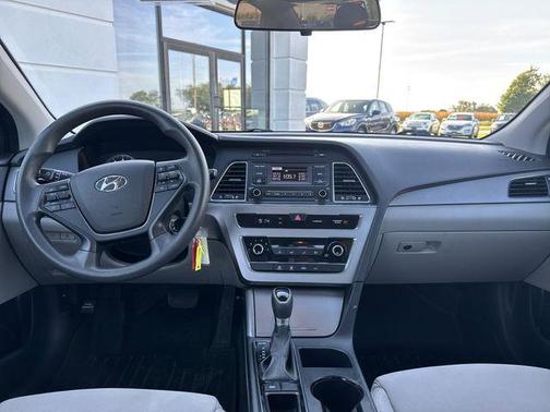 2017 Hyundai SONATA SE