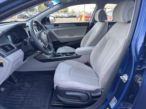 2017 Hyundai SONATA SE