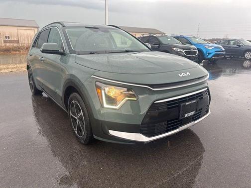Cityscape Green 2023 Kia Niro EX