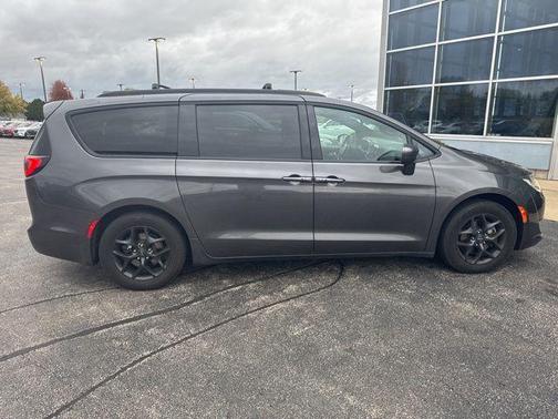 2018 Chrysler Pacifica Touring-L