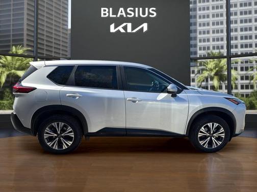 Brilliant Silver Metallic 2023 Nissan Rogue SV