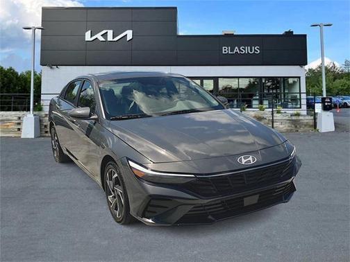 2025 Hyundai ELANTRA SEL