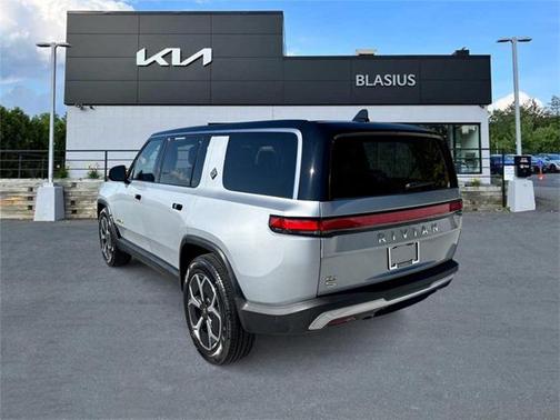 2023 Rivian R1S Adventure