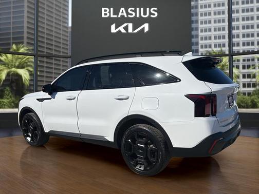 Glacial White Pearl 2024 Kia Sorento EX