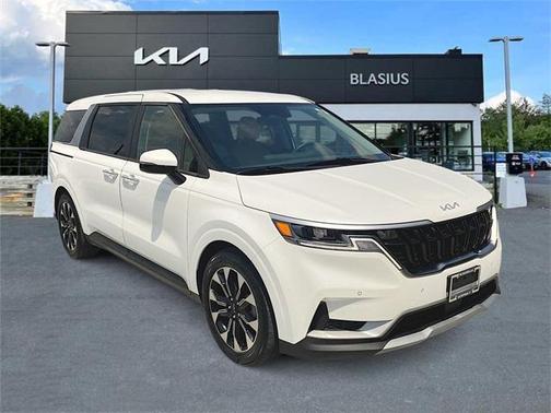 2024 Kia Carnival EX