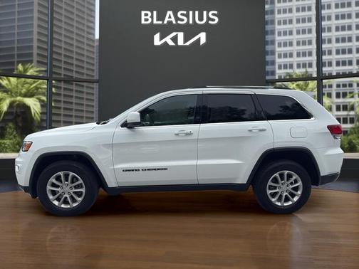 Bright White Clearcoat 2021 Jeep Grand Cherokee Laredo