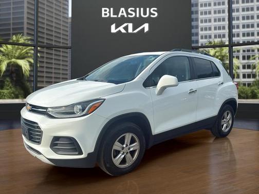 Summit White 2019 Chevrolet Trax LT