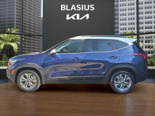 Dark Ocean Blue/White Roof 2024 Kia Seltos S