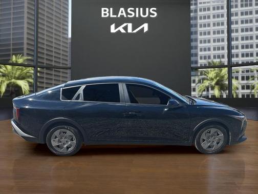 Aurora Black Pearl 2025 Kia K4 LX