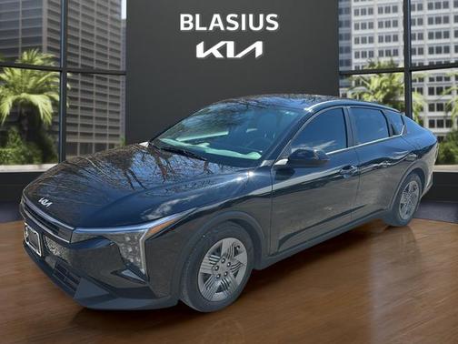 Aurora Black Pearl 2025 Kia K4 LX