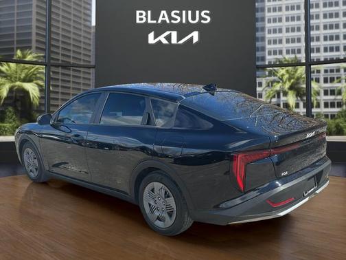 Aurora Black Pearl 2025 Kia K4 LX