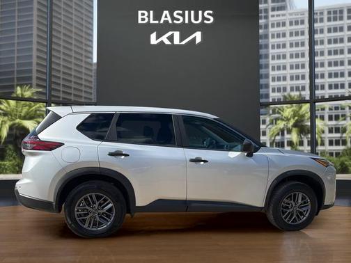 Brilliant Silver Metallic 2024 Nissan Rogue S