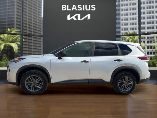 Brilliant Silver Metallic 2024 Nissan Rogue S