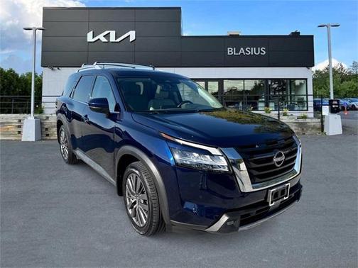 2022 Nissan Pathfinder SL 4WD