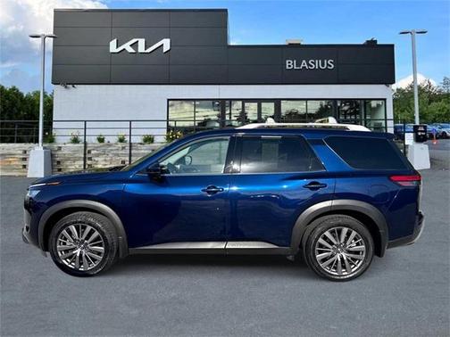 2022 Nissan Pathfinder SL 4WD