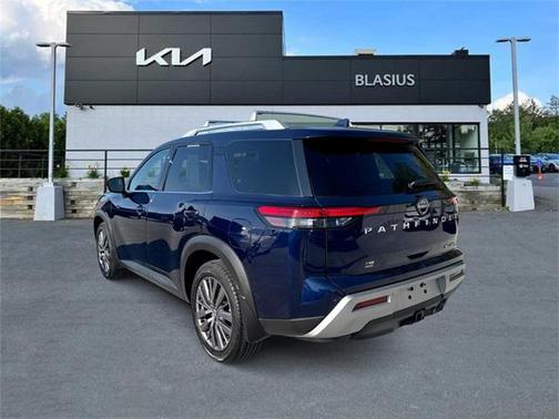 2022 Nissan Pathfinder SL 4WD