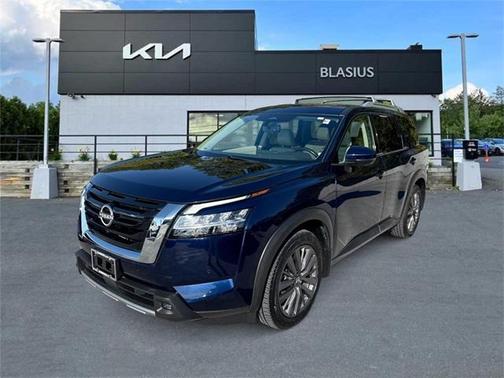 2022 Nissan Pathfinder SL 4WD