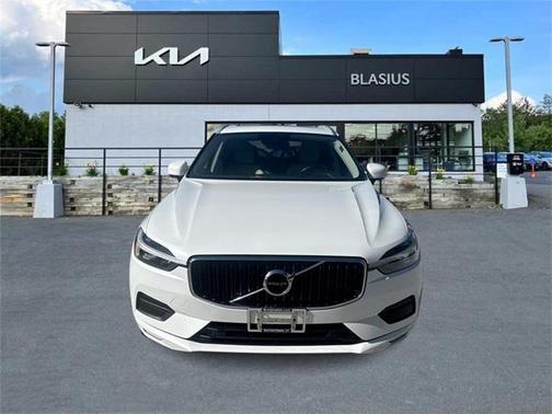 2021 Volvo XC60 T6 Momentum