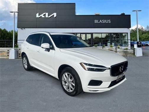 2021 Volvo XC60 T6 Momentum
