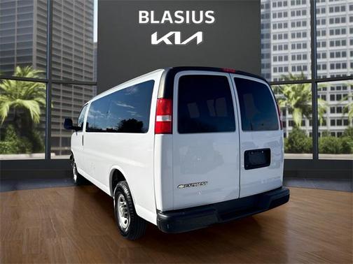 2022 Chevrolet Express 2500 LS