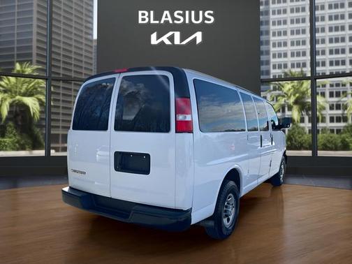 2022 Chevrolet Express 2500 LS