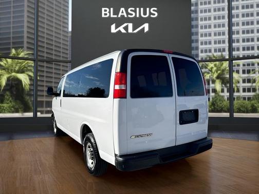 2022 Chevrolet Express 2500 LS