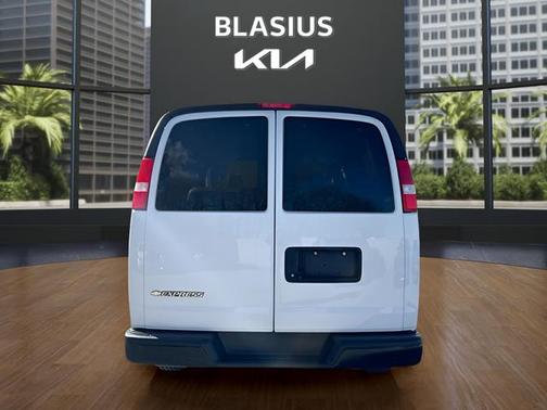 2022 Chevrolet Express 2500 LS