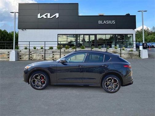 2023 Alfa Romeo Stelvio Veloce AWD
