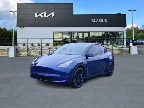2022 Tesla Model Y Long Range Dual Motor All-Wheel Drive