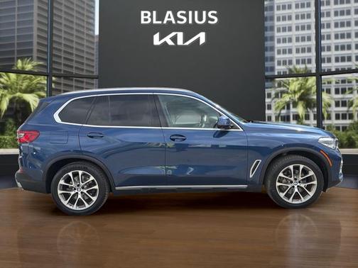Phytonic Blue Metallic 2020 BMW X5 xDrive40i