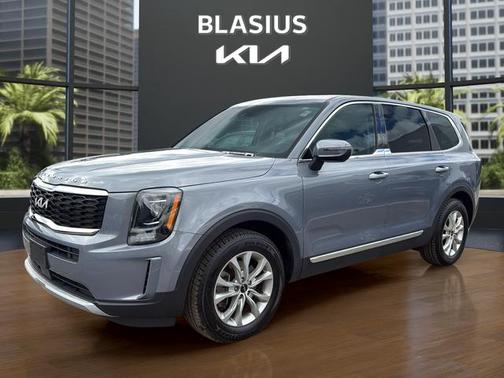 Everlasting Silver 2022 Kia Telluride LX