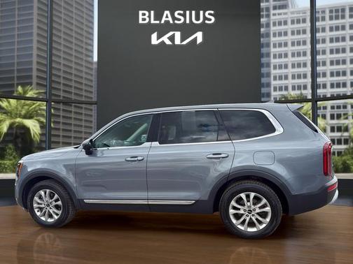 Everlasting Silver 2022 Kia Telluride LX