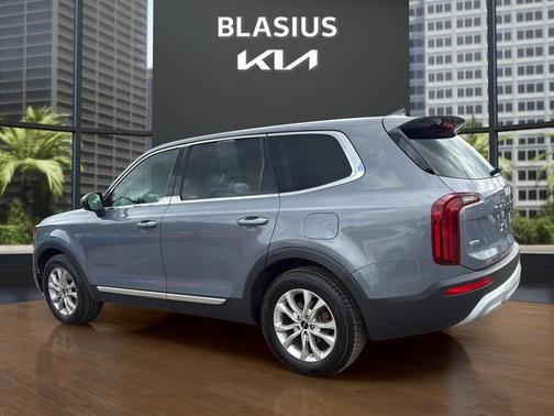 Everlasting Silver 2022 Kia Telluride LX